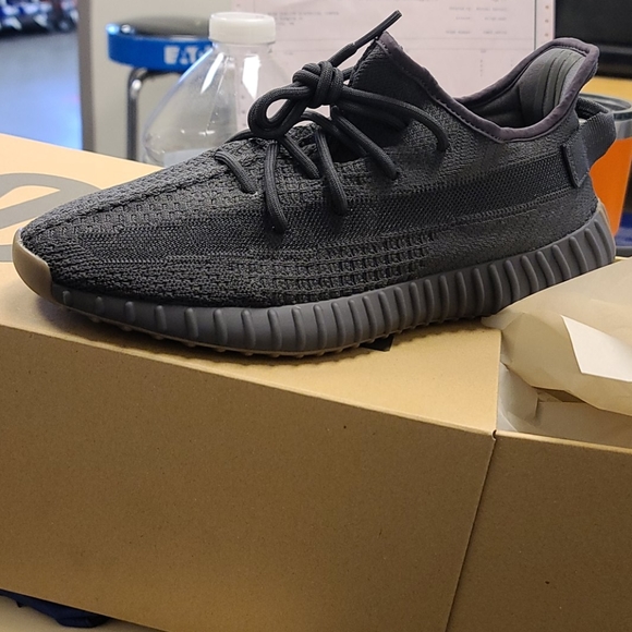 Yeezy Boost 350V2 Cinder - Picture 3 of 5